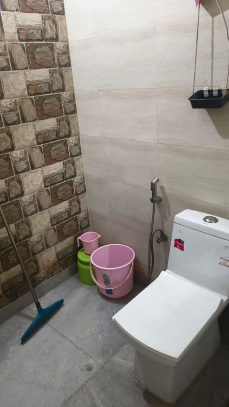 Bathroom, ansal-plaza-sector-23 2 Bedroom 1000 Sq.Ft. Builder Floor In Sector 23 Gurgaon 10162916
