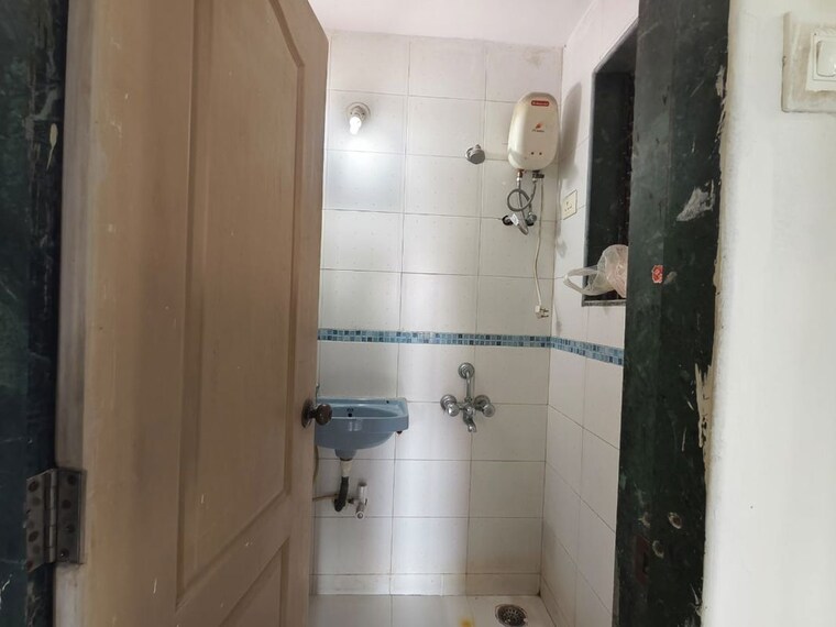 Bathroom, shah-arcade 1.5 Bedroom 750 Sq.Ft. Apartment In Kharghar Navi Mumbai 10162974