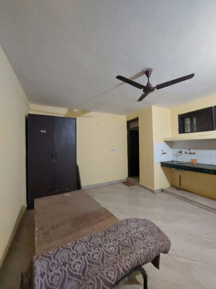 Bedroom, sarita vihar 1 RK 200 Sq.Ft. Apartment In Sarita Vihar Delhi 10162977