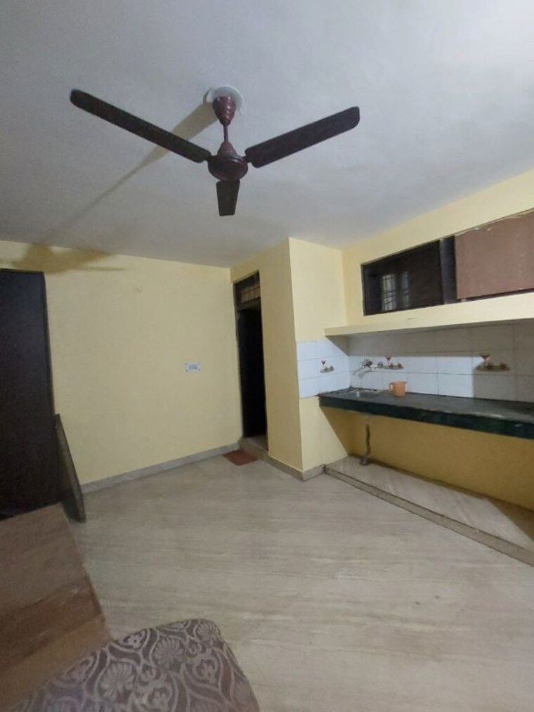 Room, sarita vihar 1 RK 200 Sq.Ft. Apartment In Sarita Vihar Delhi 10162977