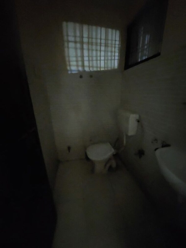Bathroom, sarita vihar 1 RK 200 Sq.Ft. Apartment In Sarita Vihar Delhi 10162977