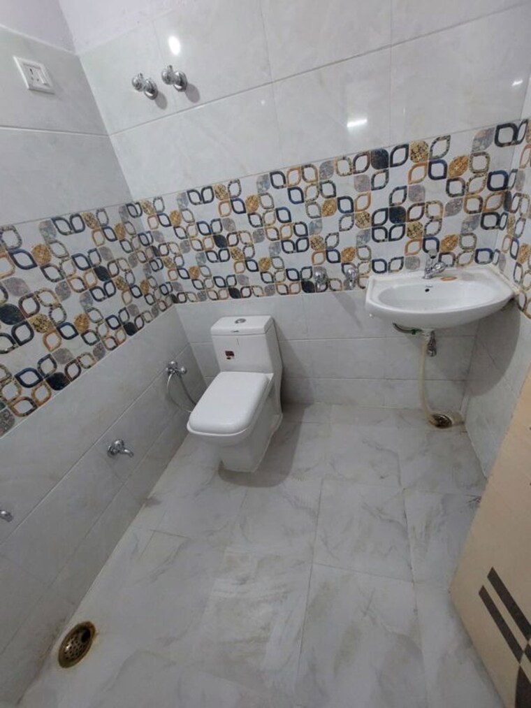 Attached Bathroom, sarita vihar 1 Bedroom 400 Sq.Ft. Apartment In Sarita Vihar Delhi 10163009