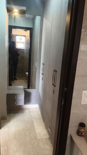 Building Lobby in 2 BHK Builder Floor at Ansal Plaza Sector-23, Sector 23 – for Rent