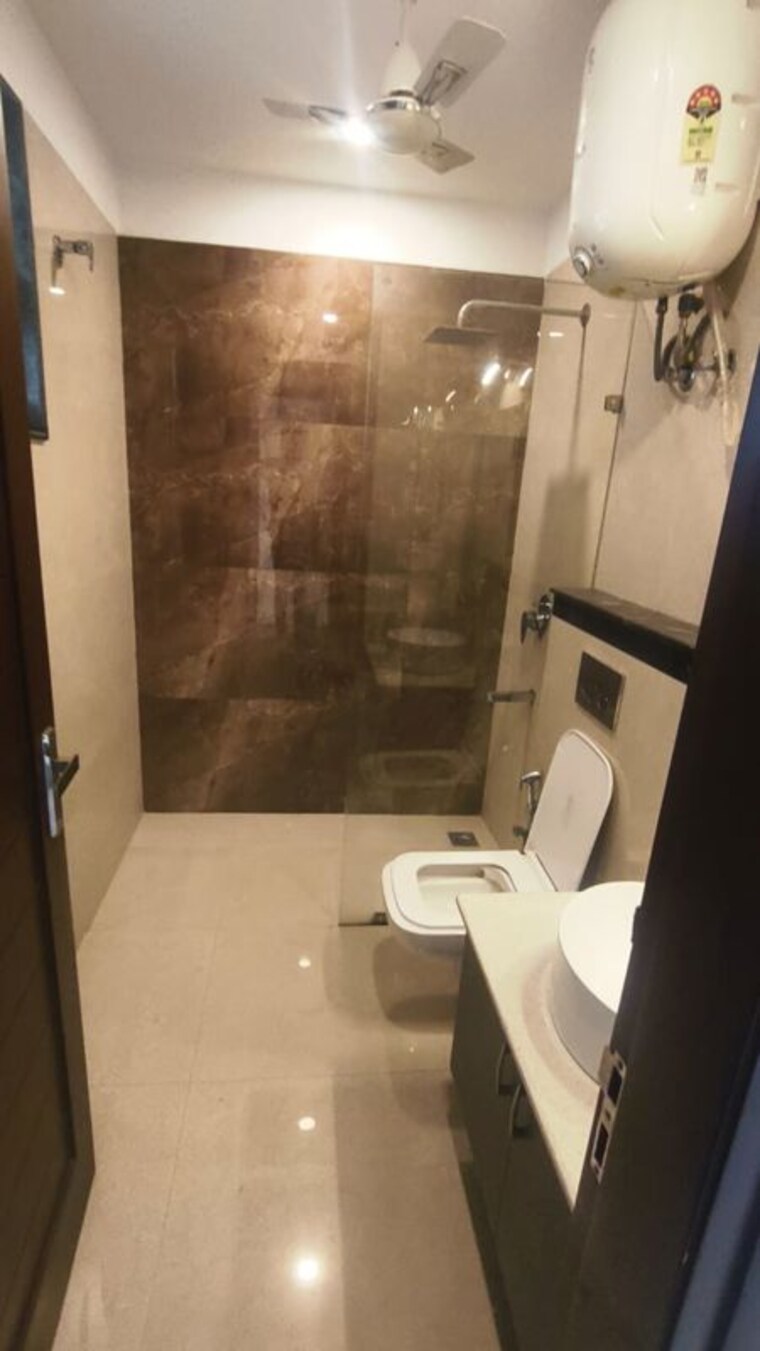 Bathroom, ansal-plaza-sector-23 2 Bedroom 1000 Sq.Ft. Builder Floor In Sector 23 Gurgaon 10162897