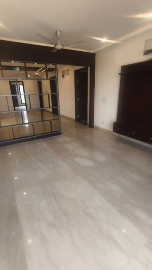 Room in 2 BHK Builder Floor at Ansal Plaza Sector-23, Sector 23 – for Rent