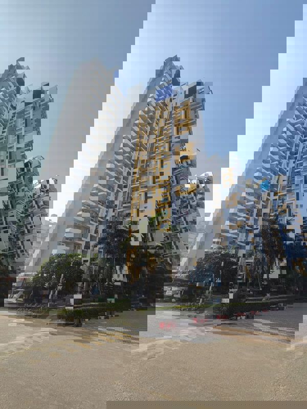 3.5 BHK + Servant Room 2450 Sq.Ft. Apartment in Tulsiani Golf View