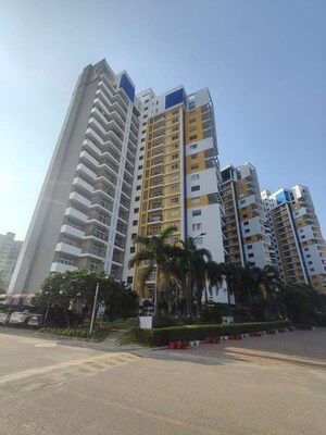 3.5 BHK Apartment For Rent in Tulsiani Golf View, Gomti Nagar