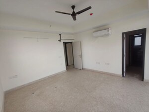 Room in 3.5 BHK Apartment at Tulsiani Golf View, Gomti Nagar – for Rent