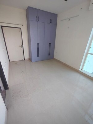 Room in 3.5 BHK Apartment at Tulsiani Golf View, Gomti Nagar – for Rent