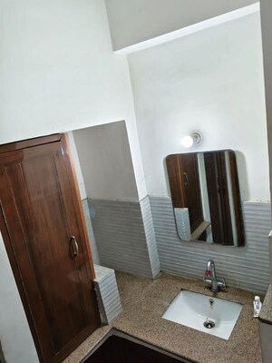 2 BHK Builder Floor For Rent in Transport Nagar