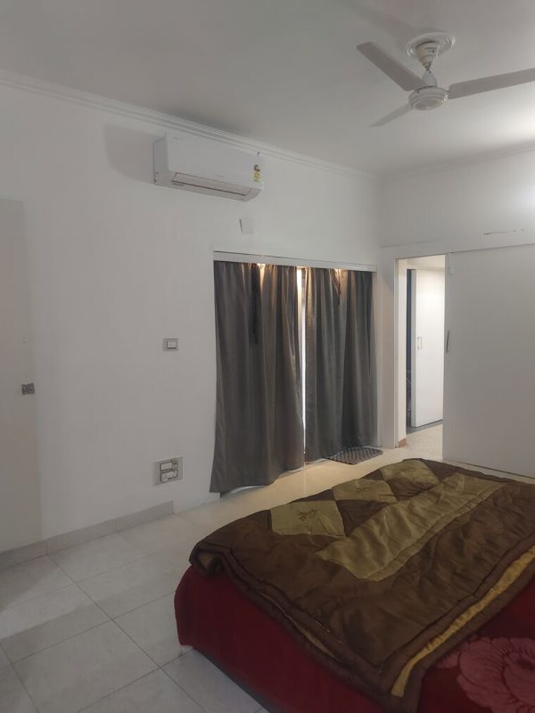Bedroom, sarita vihar 3 Bedroom 1600 Sq.Ft. Apartment In Sarita Vihar Delhi 10163123
