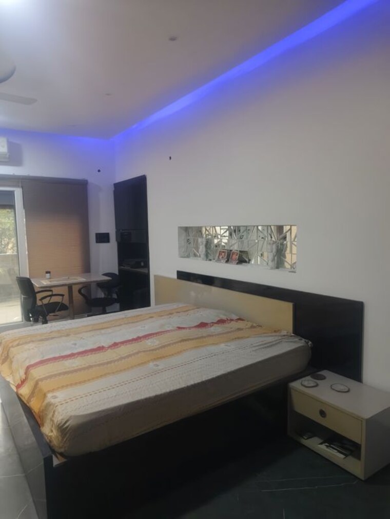 Bedroom, sarita vihar 3 Bedroom 1600 Sq.Ft. Apartment In Sarita Vihar Delhi 10163123
