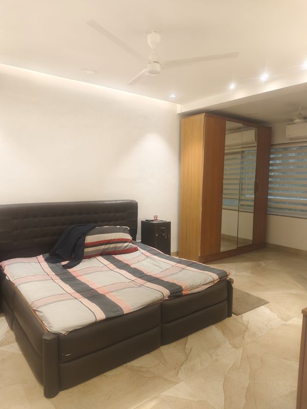 3 BHK + Servant Room Apartment For Rent in Sarita Vihar