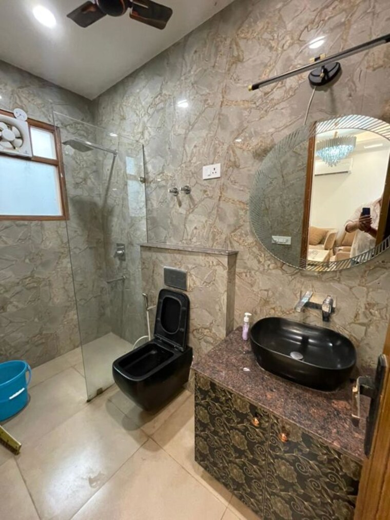 Bathroom, freedom fighters enclave 1 Bedroom 700 Sq.Ft. Builder Floor In Freedom Fighters Enclave Delhi 10163133