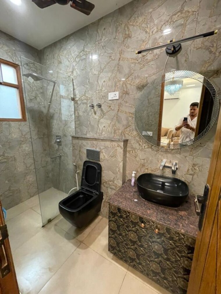 Bathroom, freedom fighters enclave 1 Bedroom 700 Sq.Ft. Builder Floor In Freedom Fighters Enclave Delhi 10163133
