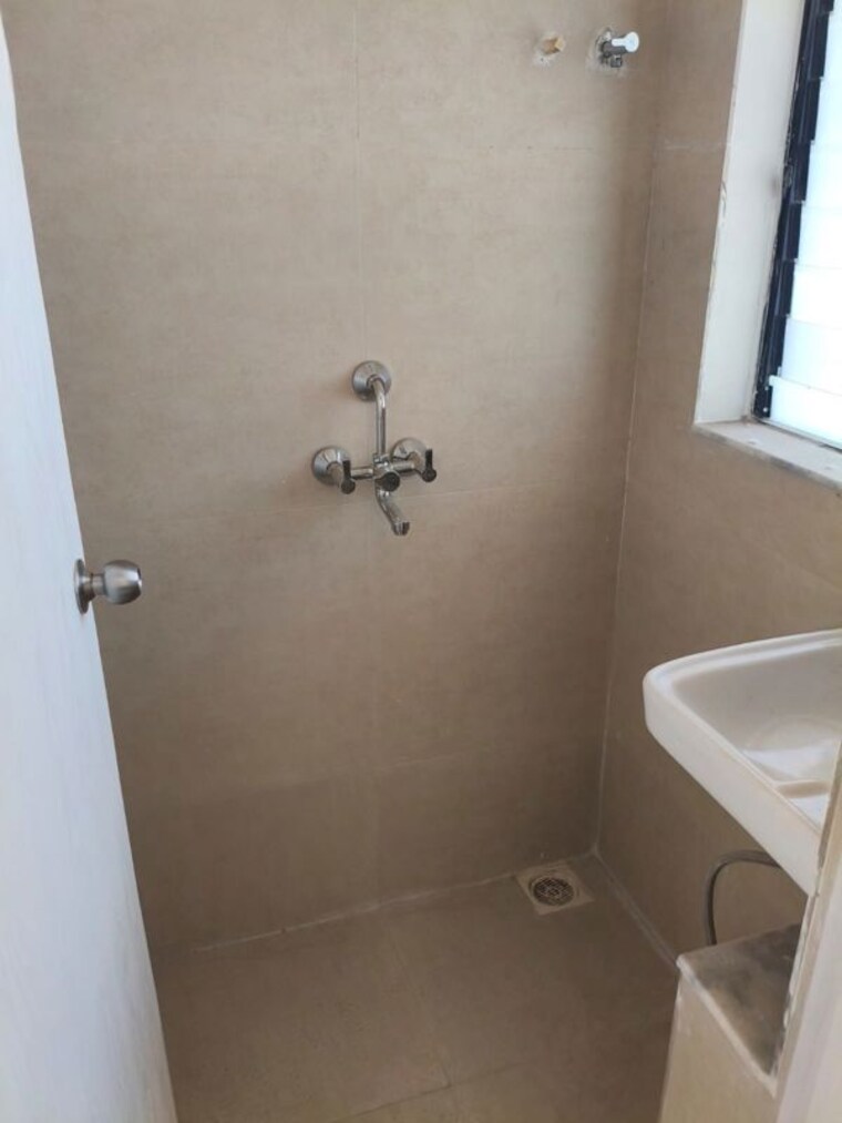 Bathroom, runwal-gardens-phase-2 2 Bedroom 622 Sq.Ft. Apartment In Dombivli East Thane 10163371