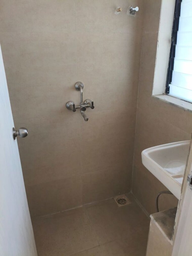Bathroom, runwal-gardens-phase-2 2 Bedroom 622 Sq.Ft. Apartment In Dombivli East Thane 10163371