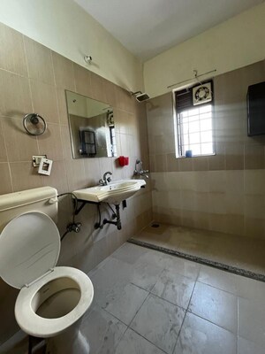 Bathroom in 3 BHK Builder Floor at ROF Portico, Sector 43 – for Rent
