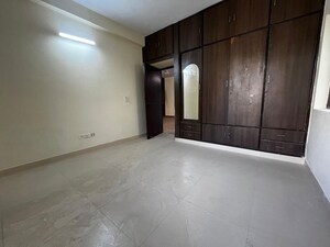 Room in 3 BHK Builder Floor at ROF Portico, Sector 43 – for Rent
