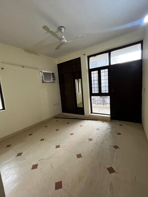 Room in 3 BHK Builder Floor at ROF Portico, Sector 43 – for Rent