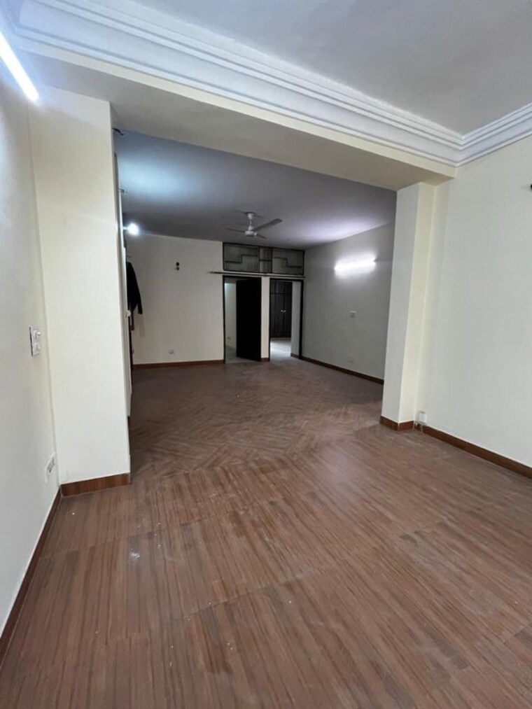 Room, rof-portico 3 Bedroom 215 Sq.Yd. Builder Floor In Sector 43 Gurgaon 10163376