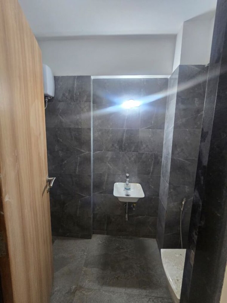 Bathroom, andheri west 2 Bedroom 800 Sq.Ft. Apartment In Andheri West Mumbai 10163446