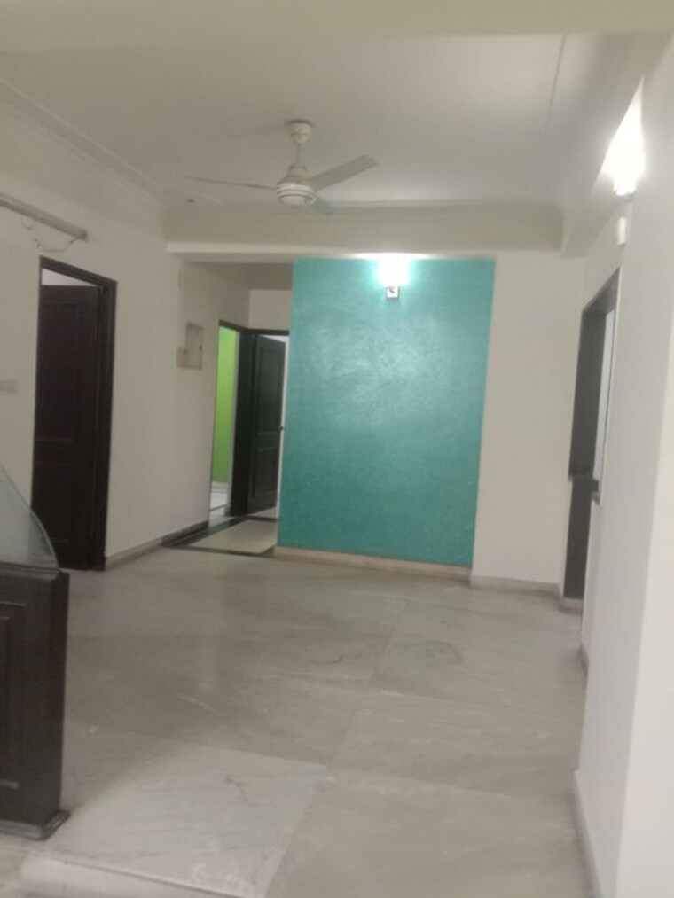Room, sector 9 3 Bedroom 181 Sq.Yd. Builder Floor In Sector 9 Faridabad 10163390