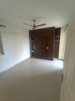 Room in 2.5 BHK Apartment at BPTP Park Prime, Sector 66 – for Rent