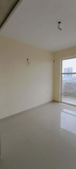 Room in 3 BHK Apartment at Signature Global City, Sector 37d – for Rent