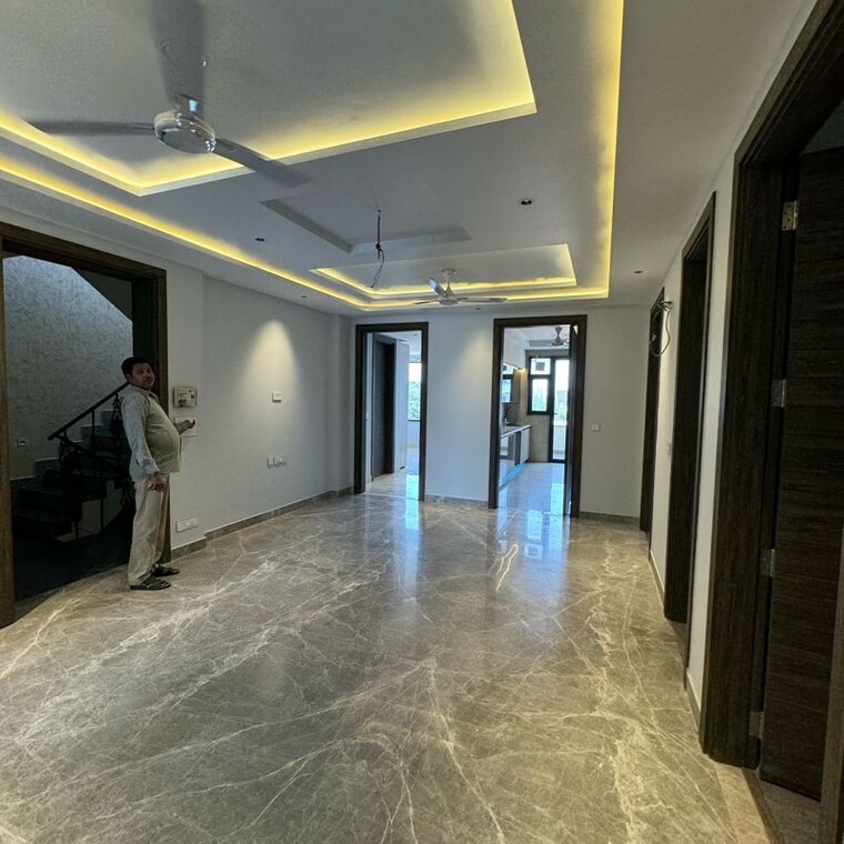  Parking, dlf city phase 3 4 Bedroom 3520 Sq.Ft. Builder Floor In Dlf City Phase 3 Gurgaon 10163605