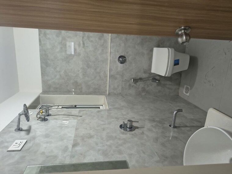 Bathroom, kurla east 1 Bedroom 450 Sq.Ft. Apartment In Kurla East Mumbai 10163608