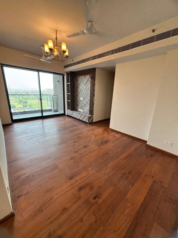 4 BHK + Servant Room Apartment For Rent in BPTP Park Prime