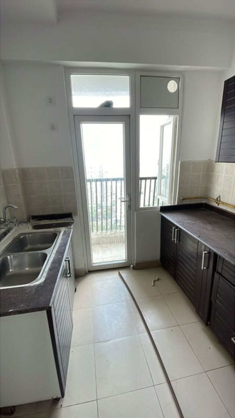 Kitchen, amrapali-heartbeat-city 3 Bedroom 1575 Sq.Ft. Apartment In Sector 107 Noida 10163618