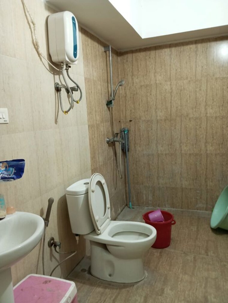 Bathroom, rajarhat 2 Bedroom 860 Sq.Ft. Apartment In Rajarhat Kolkata 10163619