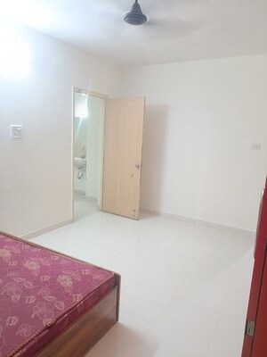 Room in 2 BHK Apartment at Kunal Icon, Pimple Saudagar – for Rent
