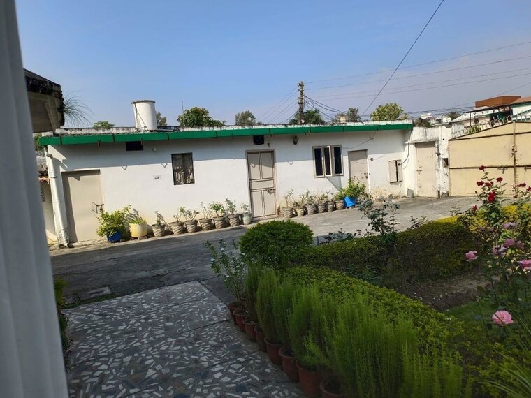 Garden, clement town 4 Bedroom 9000 Sq.Ft. Villa In Clement Town Dehradun 10163771