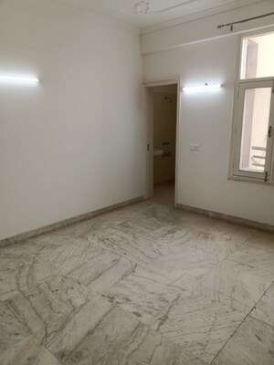 Room in 4 BHK Apartment at The Crescent, Sector 50 – for Sale