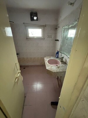 Bathroom in 3.5 BHK Apartment at Shatabdi Vihar Sector-61, Sector 61 – for Rent