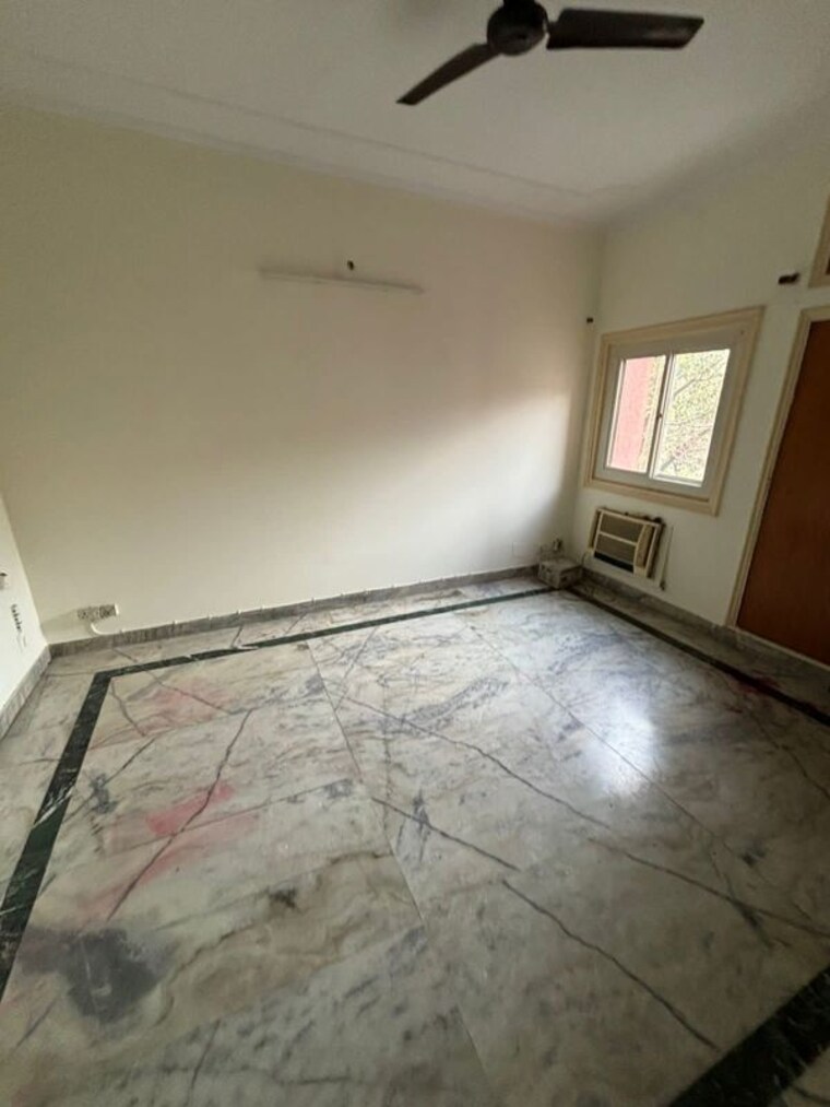 Room, shatabdi-vihar-sector-61 3.5 Bedroom 1750 Sq.Ft. Apartment In Sector 61 Noida 10163783