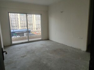 Room in 3 BHK Apartment at Amrapali Crystal Homes, Sector 76 – for Sale