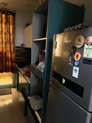 Master Bedroom in 4 BHK Apartment at Parsvnath Srishti, Sector 93 – for Rent