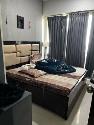 Master Bedroom in 4 BHK Apartment at Parsvnath Srishti, Sector 93 – for Rent