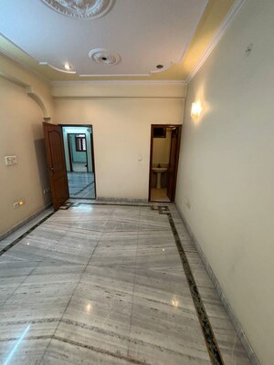 Room in 3.5 BHK Builder Floor at RWA Apartments Sector 53, Sector 53 – for Rent