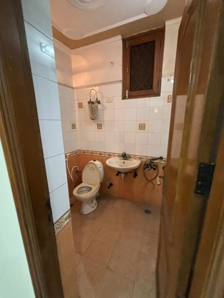 Bathroom, rwa-apartments-sector-53 3.5 Bedroom 1850 Sq.Ft. Builder Floor In Sector 53 Noida 10163810