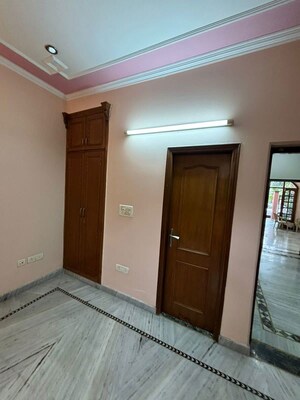 Room in 3.5 BHK Builder Floor at RWA Apartments Sector 53, Sector 53 – for Rent