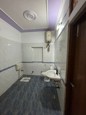 Bathroom in 3.5 BHK Builder Floor at RWA Apartments Sector 53, Sector 53 – for Rent