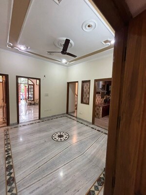 Room in 3.5 BHK Builder Floor at RWA Apartments Sector 53, Sector 53 – for Rent