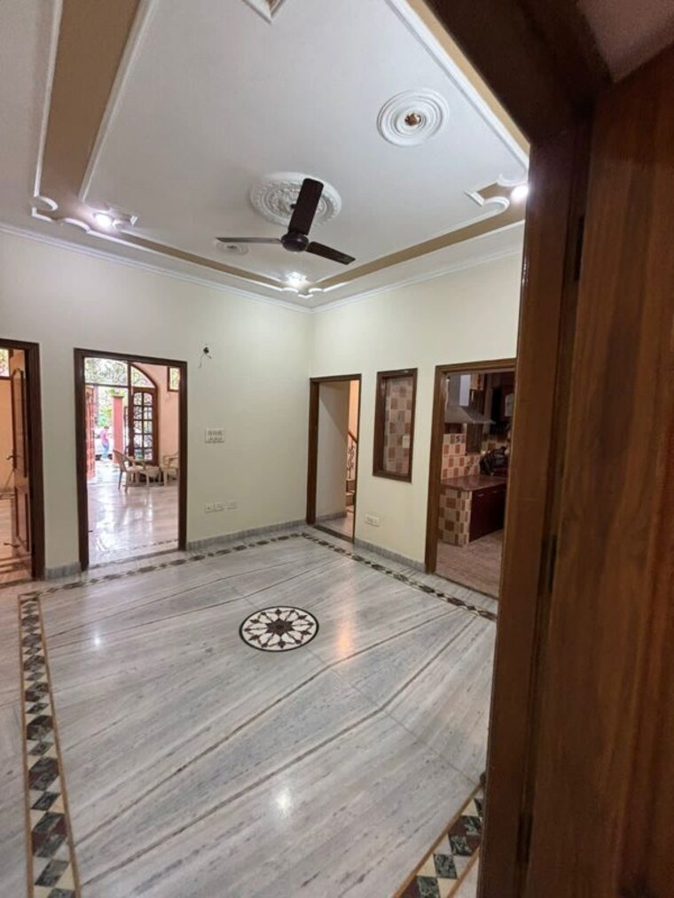 Room, rwa-apartments-sector-53 3.5 Bedroom 1850 Sq.Ft. Builder Floor In Sector 53 Noida 10163810