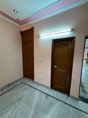 Room in 3.5 BHK Builder Floor at RWA Apartments Sector 53, Sector 53 – for Rent