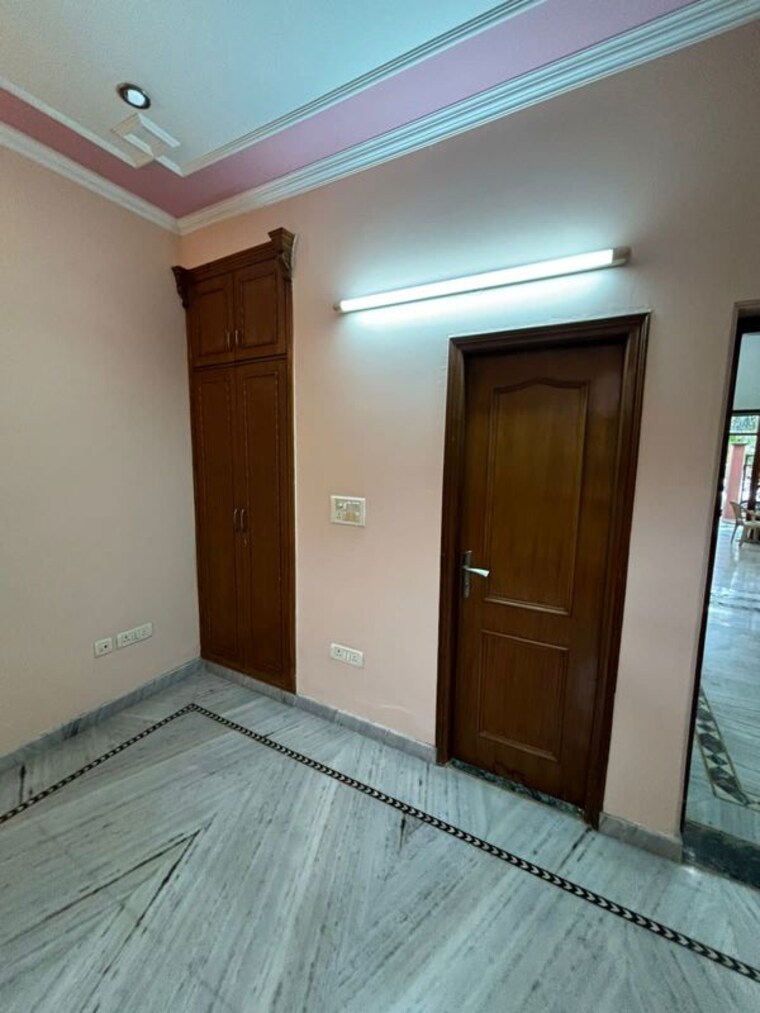 Room, rwa-apartments-sector-53 3.5 Bedroom 1850 Sq.Ft. Builder Floor In Sector 53 Noida 10163810